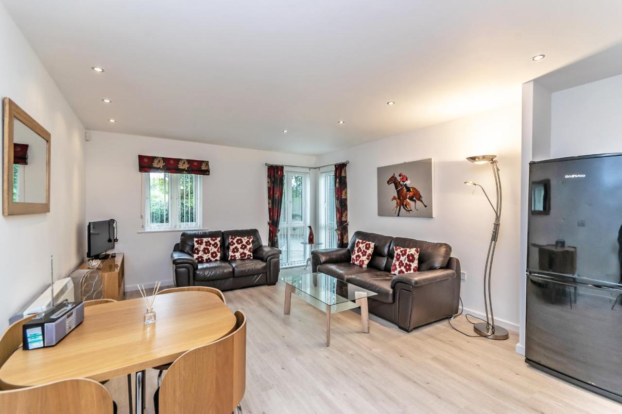 Racecourse serviced apartments Chester Extérieur photo