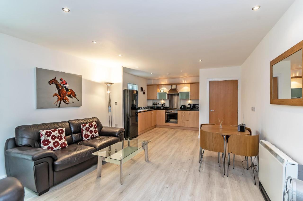 Racecourse serviced apartments Chester Extérieur photo